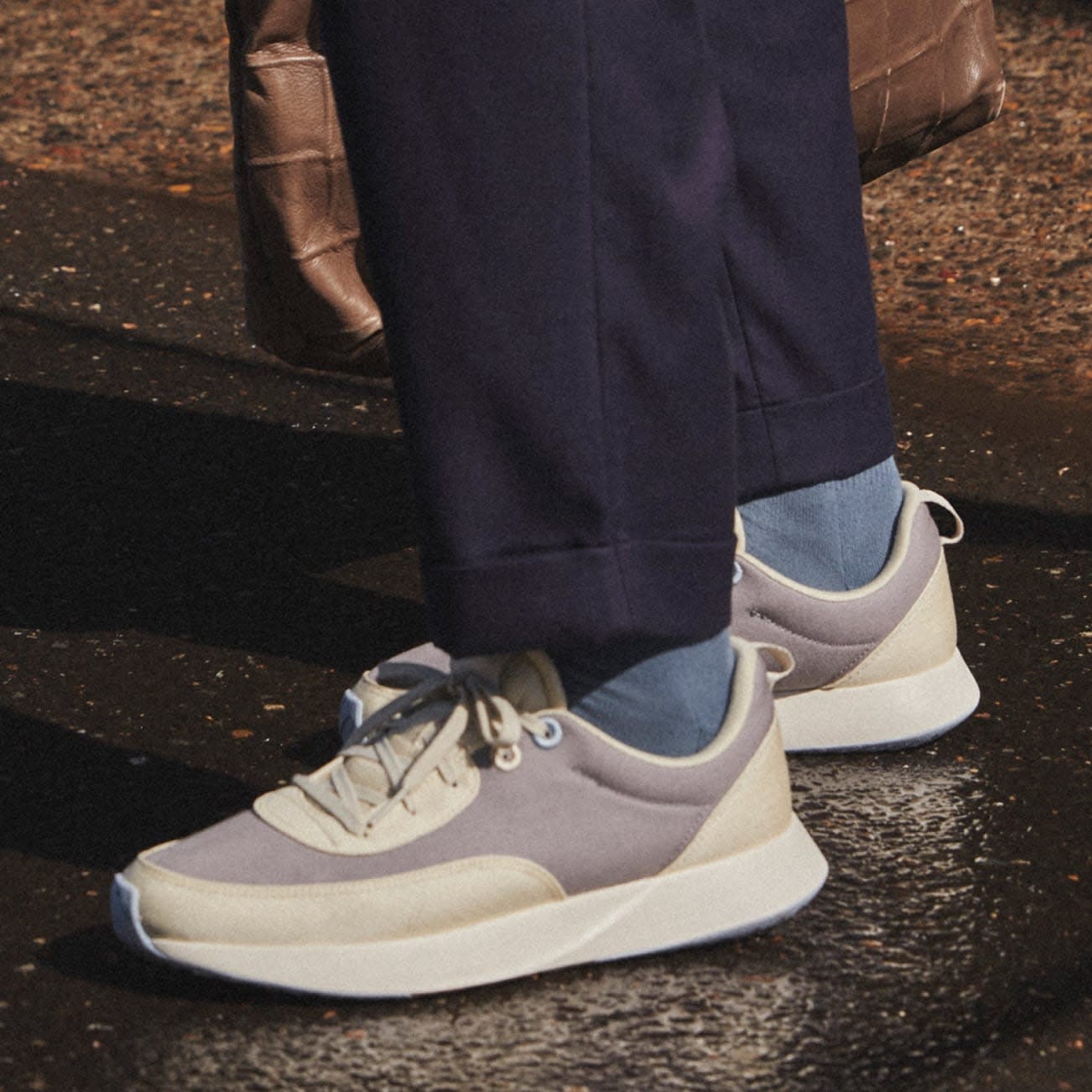 Men's Courier - Image 3